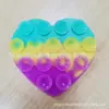Adesivo de silicone de ventosa dupla face em forma de coração de 15 grãos, autoadesivo antiderrapante, suporte de ventosa para celular, direto da fábrica