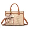 2026 Novas Bolsas Estampadas Retrô Femininas de Ombro com Grande Capacidade Bolsas Transversais Venda Quente Transfronteiriça Bolsas Femininas de Comércio Exterior Tendência