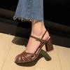 Sapatos femininos de couro salto grosso bico redondo fivela traseira oco sapatos coreanos vintage salto alto sandálias de bico coberto