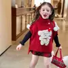 Nueva colección de otoño e invierno para niñas estilo coreano Ningli: lindo chaleco capa asimétrico rojo con tema de perro y falda de cuadros rojos