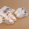 Tênis com Laço Estilo Fofo Sapatos Casuais Primavera Crianças 2026 Tênis de Skate para Meninas Novos Sapatos Brancos Solado Macio