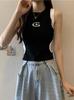 Sexy American Spice Girl Short Top Unique Chic Fake Duas peças Design Sense Niche Outfit Colete sem mangas para mulheres de verão