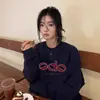 Sudadera azul marino para mujer con cuello redondo, nuevo estilo otoño e invierno 2026, forrada de felpa, holgada y gruesa, sin capucha, extremadamente elegante, top de manga larga para mujer