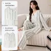 Nueva colección otoño e invierno 2026: pijama cómodo, amigable con la piel, de algodón puro con copas incorporadas en el pecho, con un lindo diseño de caricatura, adecuado para usar tanto en interiores como en exteriores como conjunto