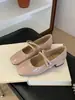 []2026 Otoño Nuevo Retro Tacón Cuadrado Charol Tacón Bajo Correa Cruzada Hebilla de Pedrería Zapatos de Tacón Bajo Individuales Mujer