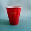 Copo de plástico PP vermelho e branco de 550ml para bebida, suco, copo de plástico para exportação