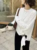 [Kai Pu] Diseño de Otoño de Trece Líneas Dobladillo Asimétrico Hebilla de Cuero Estilo Casual Camiseta Cardigan de Punto para Mujer TB4226