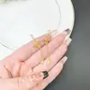 Pendientes Transfronterizos de Vietnam Shajin Estilo Palacio Hueco Flor de Cuatro Hojas Borla Gancho para la Oreja Tendencia Nacional para Mujer Color Duradero Sin Descoloración Primera Joyería