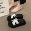 Sandálias de Verão Femininas para Uso ao Ar Livre 2026 Novo Estilo Combinando com Saias Sandálias de Praia com Solado Grosso Sandálias Fashion de Encaixe Estilo Francês com Solado Macio