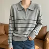 Tiro real chic coreano otoño e invierno francés reductor de edad cremallera media apertura cuello polo manga larga a rayas tejido de punto camiseta base top