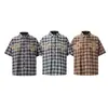 Camisa de Manga Corta a Cuadros Retro con Parche de Letra con Perlas para Hombre, Nuevo Estilo Primavera y Verano, Top Casual Holgado para Parejas, Mujeres