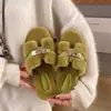 Pantuflas peludas para mujer para usar en exteriores, nuevo estilo 2026, diseño de boca de pez, estilo coreano casual, moderno, para uso en casa, planas, a la moda, cálidas y populares