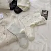 Meias brancas para mulheres, outono e inverno, meias de cano médio com bolinhas, meias japonesas com babados, acabamento em renda, listras finas, versáteis, meias longas de algodão penteado