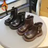 Botas de cuero para niñas, nueva colección otoño 2026, suela blanda, antideslizantes, estilo retro tipo Dr. Martens para niños, adecuadas para niñas de tallas medianas y grandes, botines estilo británico