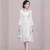 Vestido Blanco de Manga Larga Estilo Francés Modelo 2026 para Registro y Compromiso, Vestido Sencillo de Longitud Media con Cuello Cuadrado