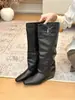 ¡Primer encuentro! ¡Conjunto de dos piezas Ji Tui Jing! Botas bootcut para mujer con punta cuadrada, hebilla y tacón oculto. Otoño/Invierno 2026. Botas largas de dos vías.