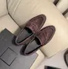 Nuevos mocasines plisados de cuero esmerilado para mujer, YS estilo británico, zapatos planos casuales de suela blanda, zapatos de piel de vaca versátiles de un solo color.