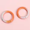 Anillo de llavero con cierre de resorte pintado en spray de aleación, cuenta retorcida en forma de corazón redondo, accesorio de gancho de cuentas hecho a mano para DIY