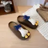 Muñeco de Pato de Dibujos Animados Lindo Decoración para Zapatos Birkenstock de Niñas Otoño/Invierno 2026 Nuevo Color Zapatillas de Gamuza para Niños Meilade