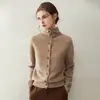 Cardigã de tricô Pin Kang Saini~100% caxemira pura com gola alta para mulheres, apresentando um design exclusivo de botões diagonais
