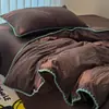 Novo conjunto de quatro peças com bordado de concha em fio fofo, design liso, lavável à máquina, adequado para camas de solteiro e casal, dormitórios estudantis e pousadas