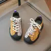 Verão 2026 Nova Moda Cor Blocada Sapatos Casuais Infantis para Exterior Tendência Solado Macio Unissex Bebê Solado Macio Tênis de Corrida