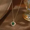 Corrente para Clavícula Elegante com Zircônia Microincrustada, Galvanizada a Ouro Real para Mulheres, Design de Nicho com Flor de Camélia Esmeralda, Colar Moderno Estilo Celebridade da Internet