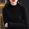 Novo top canelado feminino slim fit de gola alta meia, suéter de tricô para outono e inverno, adequado para usar por cima e como camada base, fino