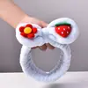 Procesamiento de diadema de flor de fresa de lazo elástico individual personalizada, banda para el pelo de franela de plátano y piña para niña linda