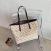 A popular bolsa de grande capacidade deste ano bolsa feminina 2024 nova bolsa de ombro de primavera e verão all-match classe saco de passageiros saco tote