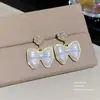 Pendientes de perla modernos y dulces, de lujo ligero con un toque de alta gama, pendientes de botón simples y exquisitos con pasadores de plata 925, pendientes de moda y con estilo para mujer