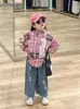 Outono 2024 novo roupas infantis coreanas meninas xadrez grafite camisa de manga comprida camisa jeans de perna larga rasgado