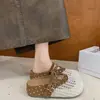 Meias-sapatilhas Fechadas com Solado Grosso e Malha Vazada da Moda para Mulheres, Novidade Versátil Respirável Slip-On para o Verão 2026