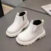 Botines antideslizantes de suela blanda para niños 2025 verano nuevos estilo británico primavera y otoño nuevos para niños pequeños y medianos niñas moda botas