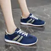 Tênis Branco com Malha Dupla, Couro Macio, Primavera e Outono, Tênis Casuais Modernos, Leves, de Solado Grosso, Estilo Forrest Gump, Sapatos Esportivos para Mulheres