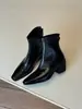 Primeiro encontro: botas pretas, elásticas, de bico quadrado, macias, para afinar a silhueta, com salto alto grosso, para mulheres, um novo design de nicho e estiloso, versátil