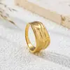 Anillo de textura natural al por mayor de fábrica Anillo de acero de titanio con viento ins de metal europeo y americano no se decolora regalo para mujer pila
