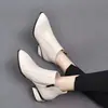 Botas de tornozelo baixas de bico fino versáteis estilo francês para o outono/inverno de 2026 para mulheres, botas Martin de couro macio com forro de lã, botas simples de couro macio para mulheres