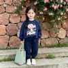 Conjunto de moletom e calça de moletom casual doce e estiloso para meninas, novo conjunto versátil de duas peças para crianças e meninas
