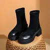 Botas Martin 2026 Outono e Inverno Novo Estilo Emagrecedoras Botas Curtas de Solado Grosso Elásticas Slim Estilo Britânico Versáteis Botas Femininas para Figuras Baixas