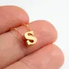 Verão Novo Colar Simples Colar de Letra de Metal Elegante e Versátil Corrente Clavicular de 26 Letras para Mulheres