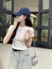 Entrega em peça única camiseta preta feminina slim fit estilo retrô americano ombro top curto verão gola redonda hot girl all-match manga curta