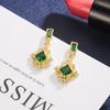 Pendientes de temperamento esmeralda japoneses y coreanos pendientes de esmeralda cuadrados femeninos pendientes de celebridad de esmeralda con diamantes WeChat joyería