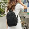 Mochila Pequena de Viagem Artística da Moda 2026 Nova Leve de Ombro Duplo para Mulheres Outono Cor Sólida Simples Moderna Mochila de Viagem