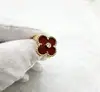 Anillo de Oro V de Alta Gama con Trébol de Cuatro Hojas, Gruesamente Chapado en Oro de 18K, Diseño de Flor Única con Diamantes y Ágata Roja, Dropshipping en Transmisión en Vivo
