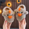 Bolsa Infantil e Sapatos de Algodão Inverno 2026 Novo Estilo Pato Pequeno Unissex Infantil Com Veludo Quente Casa Solado Grosso Sapatos de Algodão com Pelo
