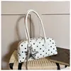 Bolsa de almofada retrô americana com bolinhas, bolsa de mão feminina da moda com pingente de estrela de cinco pontas, bolsa de ombro casual versátil, bolsa de axila