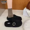 Sapatos Felpudos Chinelos Fechados Femininos para Uso Externo 2026 Outono/Inverno Novo Estilo Fivela Sola Grossa Roupa de Casa Chinelos de Algodão Preguiçoso com Pelúcia