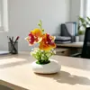 2 orquídeas phalaenopsis artificiales en una maceta plana pequeña, piedras falsas, bonsái de flor artificial, decoración de planta verde artificial de escritorio en maceta