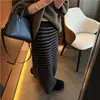 Saia de Tricô Listrada Preta e Cinza Color Block Estilo Coreano para Mulheres, Versão Espessa Outono e Inverno, Tamanho Petite, Cintura Elástica, Saia Longa Reta Linha A